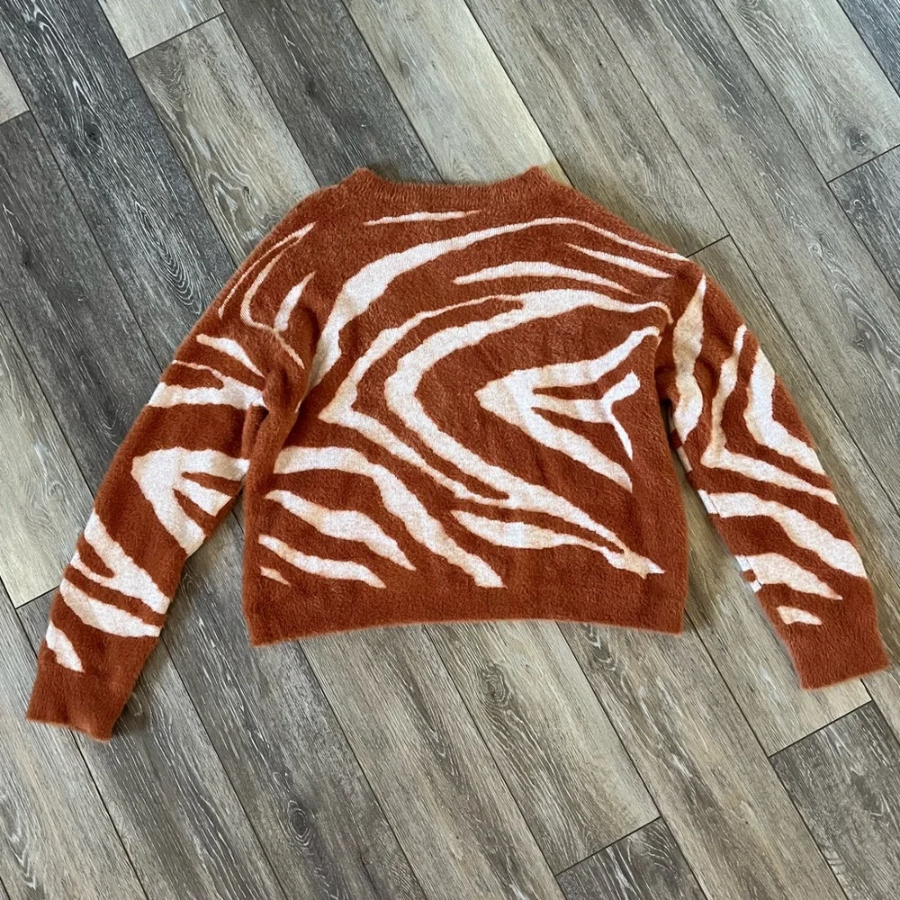 Baevely Zebra Print Crewneck Sweater - Picture 7 of 7